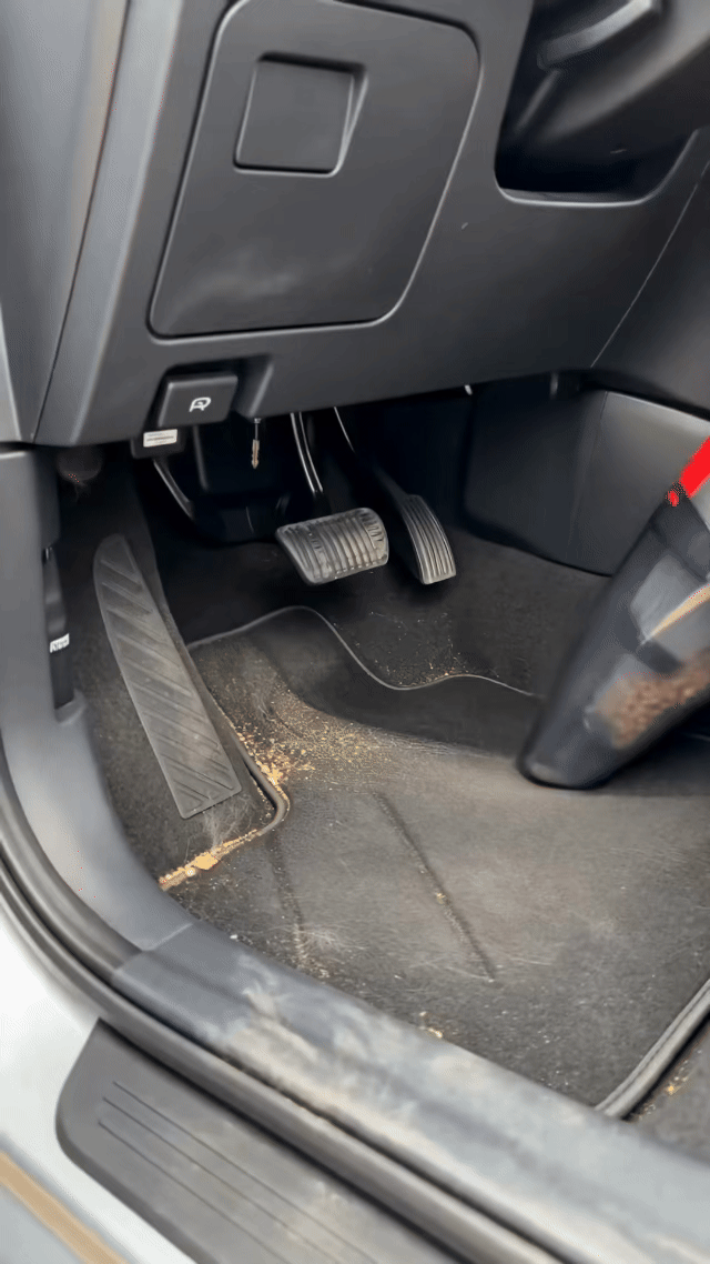 Ferosi Draadloze Handstofzuiger voor Auto & Huis | incl. 3 Opzetstukken & 2 filters